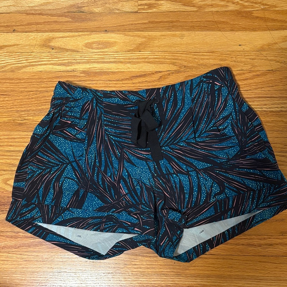 Lululemon Spring Break Away Short - Picture 4 of 7